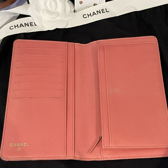 CHANEL *LIMITED EDITION* Quilted Calfskin/Lambskin Leather Cardholder, Wallet - Picture 10 of 16